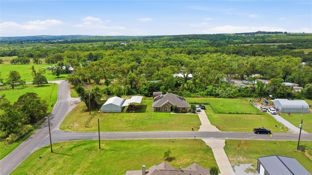 101 Hampton Lane, Springtown, TX 76082
