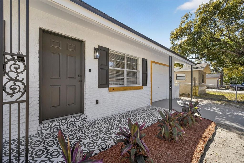 Image 4 of property listing at 8309 TUPELO DRIVE, Tampa, FL 33637