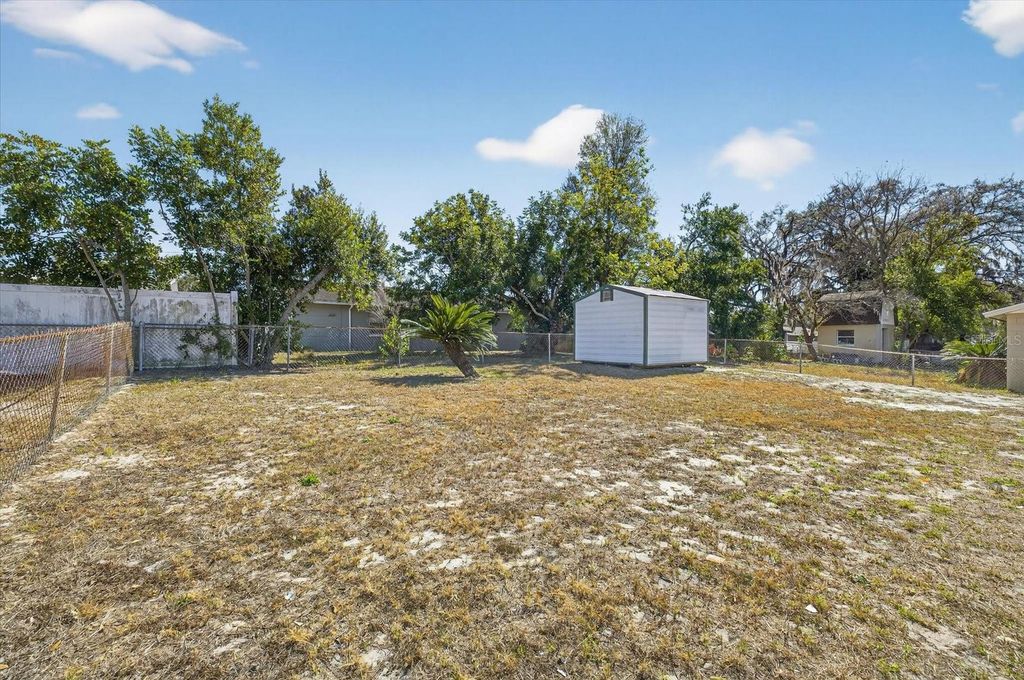 Image 5 of property listing at 8309 TUPELO DRIVE, Tampa, FL 33637