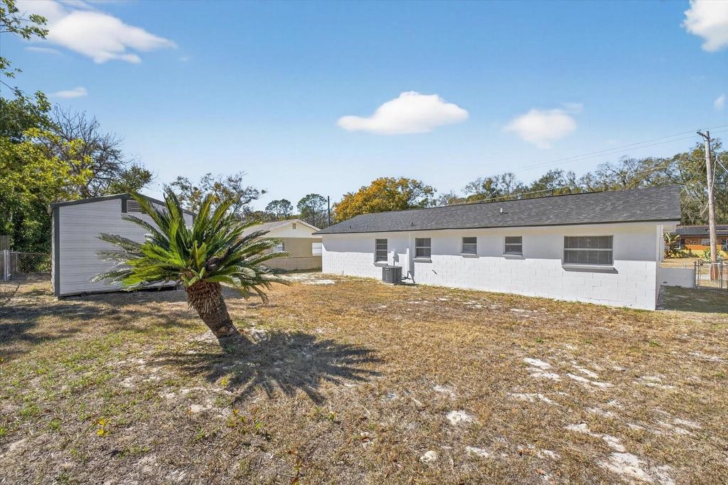 Image 6 of property listing at 8309 TUPELO DRIVE, Tampa, FL 33637