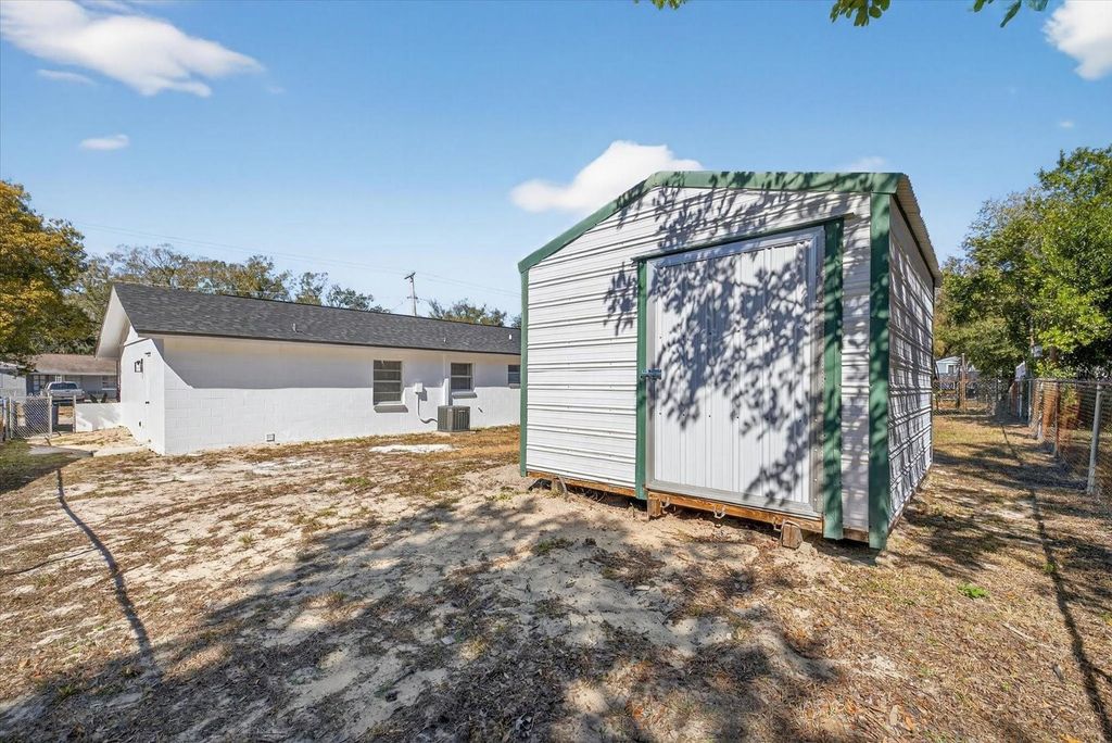 Image 7 of property listing at 8309 TUPELO DRIVE, Tampa, FL 33637