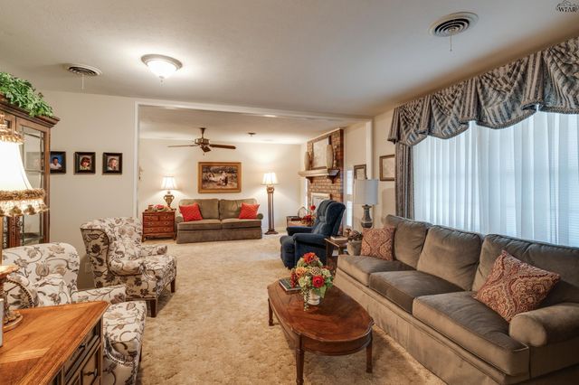 413 VAUGHN STREET, Burkburnett, TX 76354