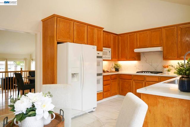 2235 Skyline Dr, Milpitas, CA 95035