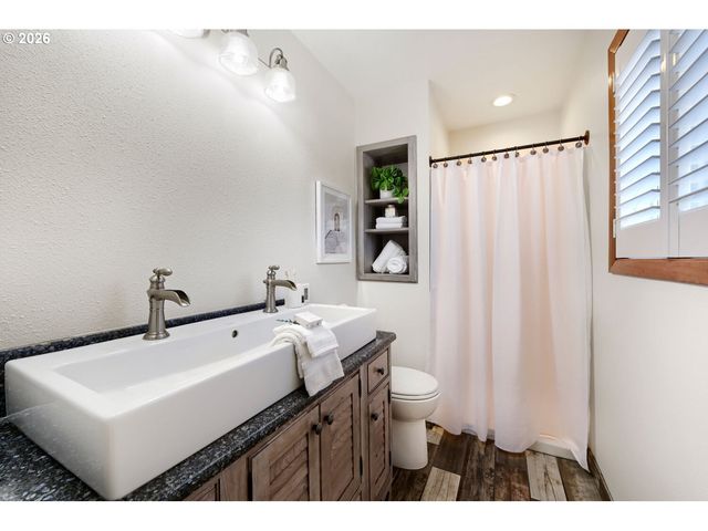 11874 Se LINWOOD Ave, Milwaukie, OR 97222