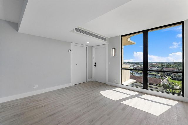 136 Lakeshore Drive T10, North Palm Beach, FL 33408