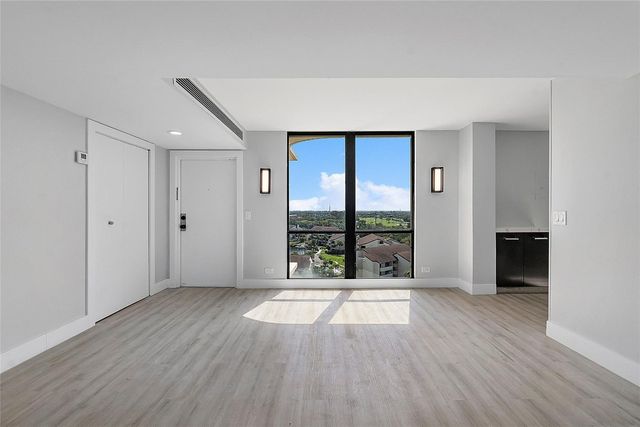 136 Lakeshore Drive T10, North Palm Beach, FL 33408