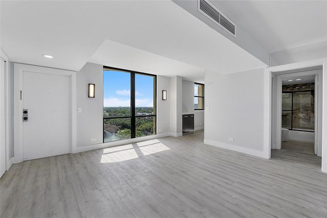 136 Lakeshore Drive T10, North Palm Beach, FL 33408