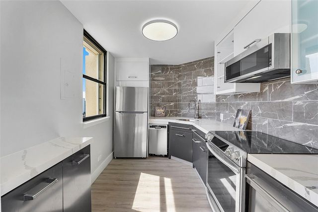 136 Lakeshore Drive T10, North Palm Beach, FL 33408