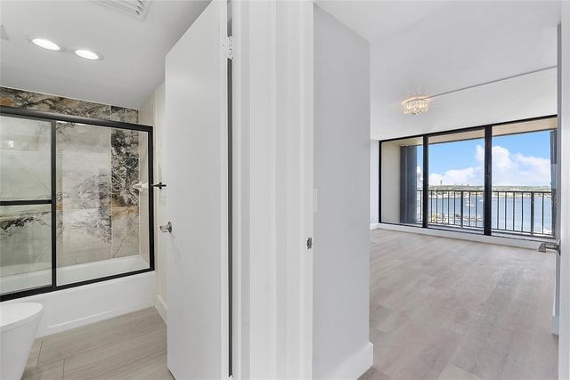 136 Lakeshore Drive T10, North Palm Beach, FL 33408