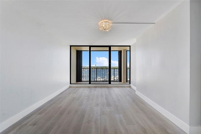 136 Lakeshore Drive T10, North Palm Beach, FL 33408