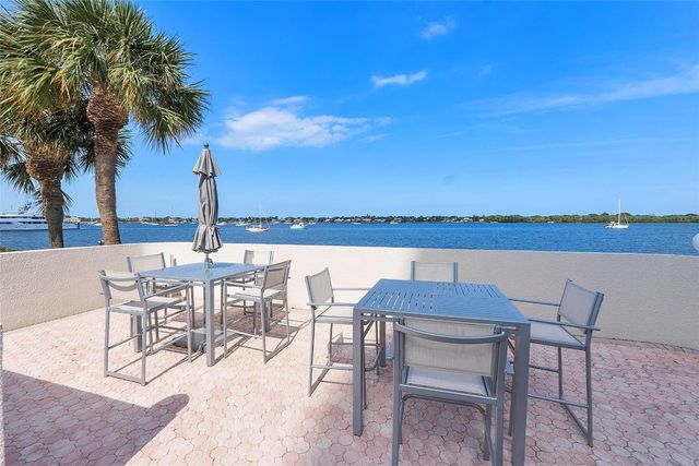 136 Lakeshore Drive T10, North Palm Beach, FL 33408