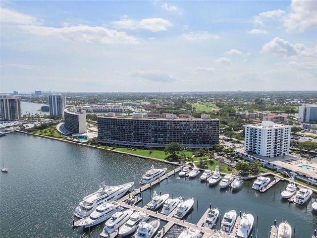 136 Lakeshore Drive T10, North Palm Beach, FL 33408