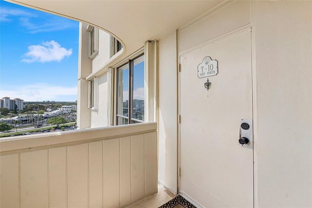 136 Lakeshore Drive T10, North Palm Beach, FL 33408