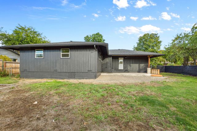 872 Morrison Avenue, Medford, OR 97504