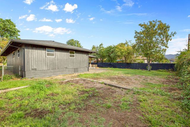 872 Morrison Avenue, Medford, OR 97504
