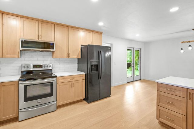 872 Morrison Avenue, Medford, OR 97504