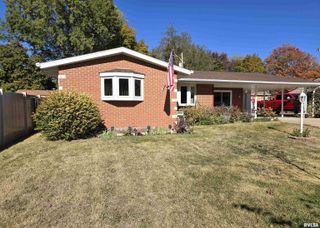 2 ROSE Court, Pekin, IL 61554