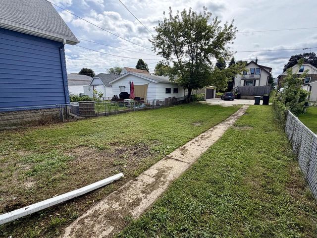 3633 E Martin AVENUE, Cudahy, WI 53110