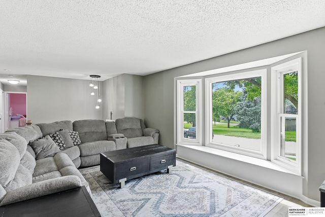 4917 N 106th Street, Omaha, NE 68134