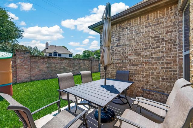 2029 Arrowood Glen Drive, Houston, TX 77077
