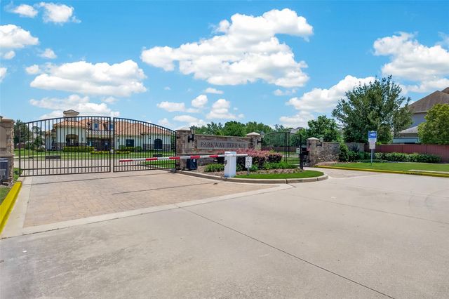 2029 Arrowood Glen Drive, Houston, TX 77077