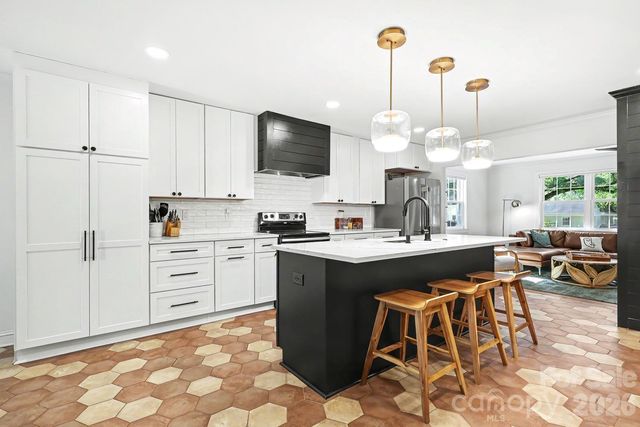 1333 Cortland Road E, Charlotte, NC 28209
