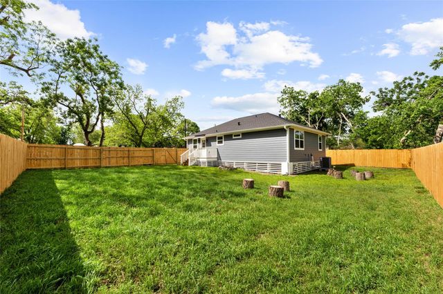 514 W Wilkins Street, Brenham, TX 77833
