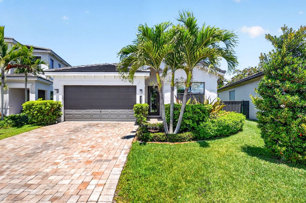 7563 Moonrise Drive, Lake Worth, FL 33467