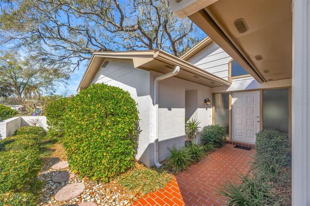 1011 MEADOWCREST DRIVE, Valrico, FL 33594