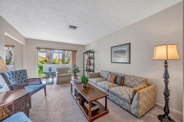 1011 MEADOWCREST DRIVE, Valrico, FL 33594