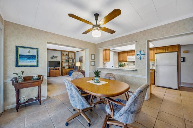 1011 MEADOWCREST DRIVE, Valrico, FL 33594