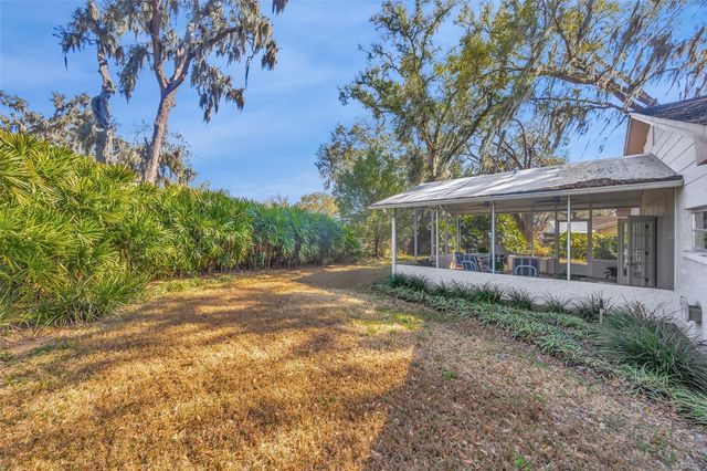 1011 MEADOWCREST DRIVE, Valrico, FL 33594