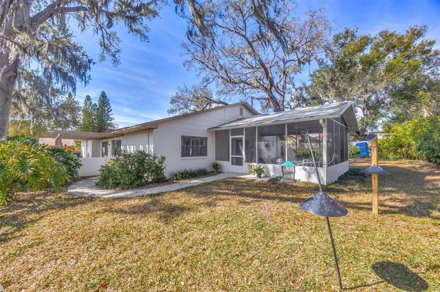 1011 MEADOWCREST DRIVE, Valrico, FL 33594