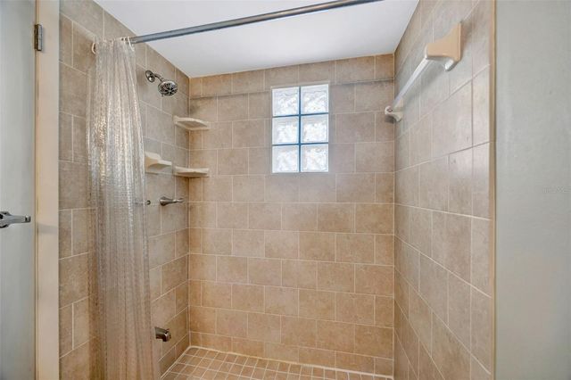 1011 MEADOWCREST DRIVE, Valrico, FL 33594