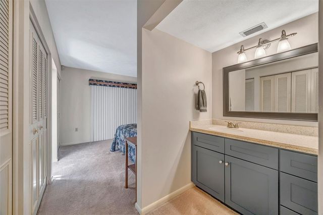 1011 MEADOWCREST DRIVE, Valrico, FL 33594