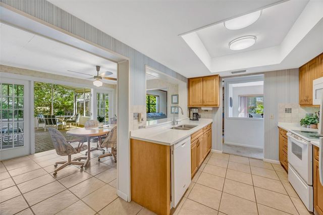 1011 MEADOWCREST DRIVE, Valrico, FL 33594