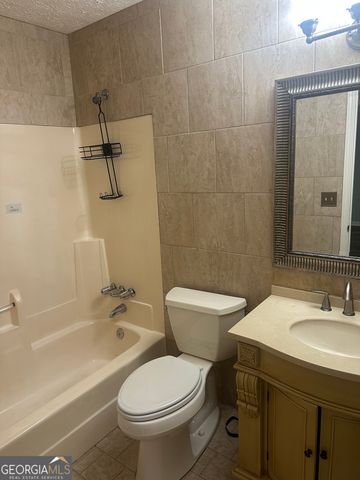 180 Forrest Lake Drive, Fayetteville, GA 30215