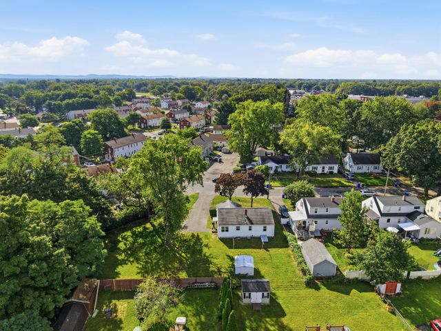 30 French St, Springfield, MA 01104