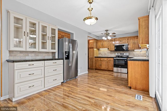 2311 Grange Avenue N, Oakdale, MN 55128