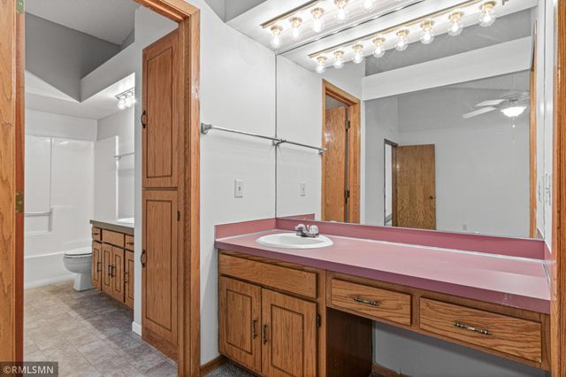 2311 Grange Avenue N, Oakdale, MN 55128