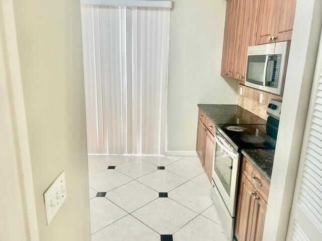 7584 Thornlee Drive, Greenacres, FL 33467