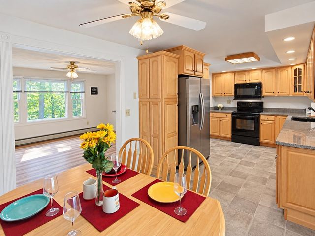 12 Roundtree Drive, Merrimack, NH 03054