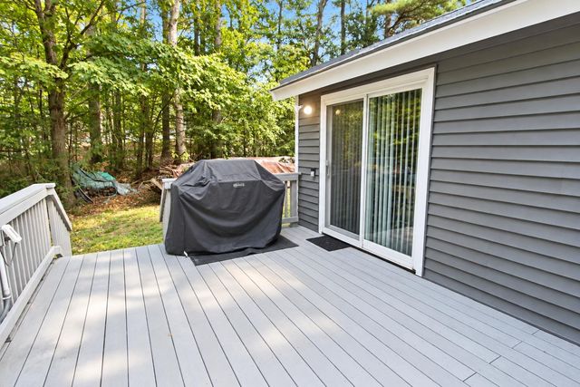 12 Roundtree Drive, Merrimack, NH 03054