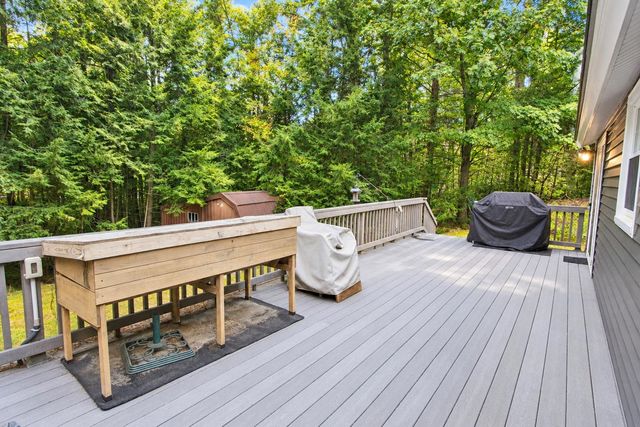 12 Roundtree Drive, Merrimack, NH 03054