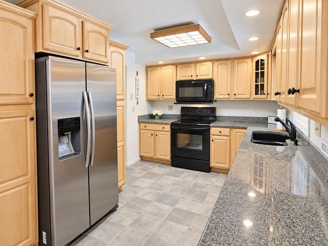 12 Roundtree Drive, Merrimack, NH 03054