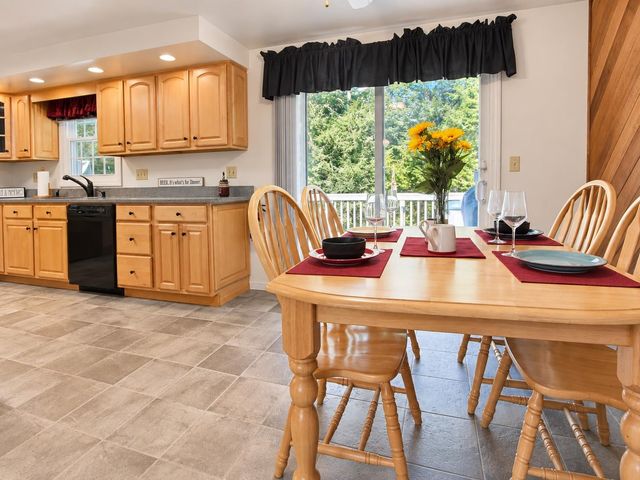 12 Roundtree Drive, Merrimack, NH 03054