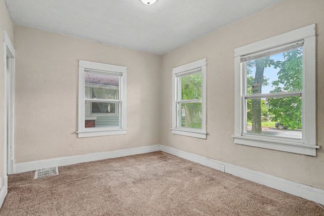 236 15TH Avenue, East Moline, IL 61244