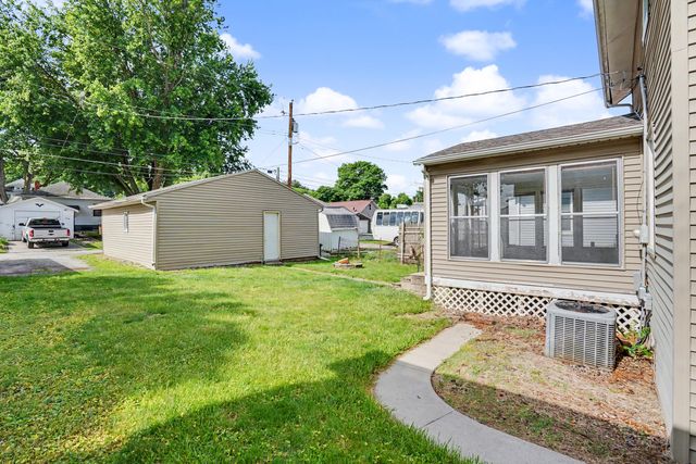 236 15TH Avenue, East Moline, IL 61244