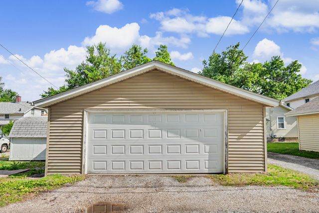 236 15TH Avenue, East Moline, IL 61244