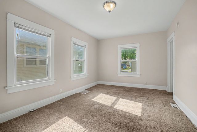 236 15TH Avenue, East Moline, IL 61244